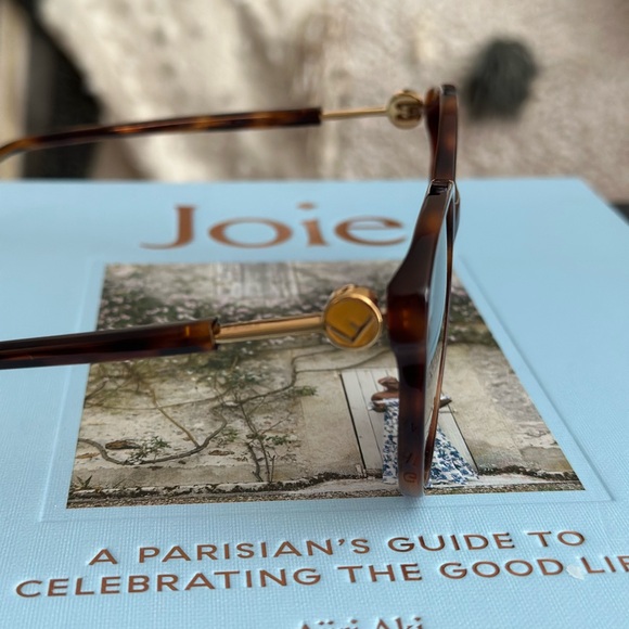 Fendi Tortoise style Sunglasses - Picture 4 of 6